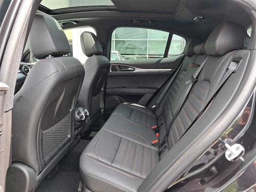 2025 Alfa Romeo Stelvio Sprint AWD