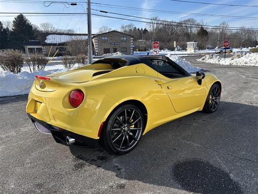 2016 Alfa Romeo 4C Spider Base