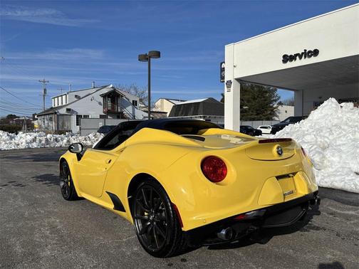 2016 Alfa Romeo 4C Spider Base