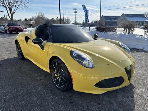 2016 Alfa Romeo 4C Spider Base