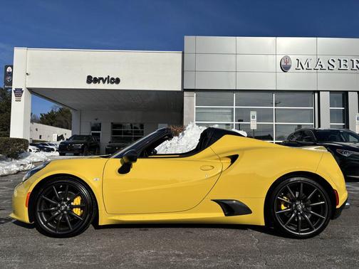 2016 Alfa Romeo 4C Spider Base