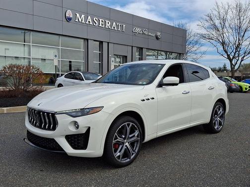 Bianco 2022 Maserati Levante GT