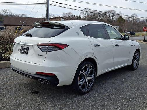 Bianco 2022 Maserati Levante GT