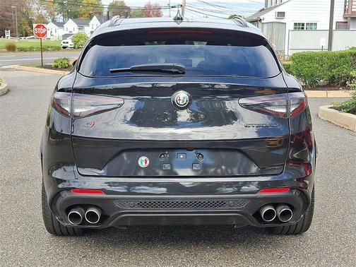 2024 Alfa Romeo Stelvio Quadrifoglio