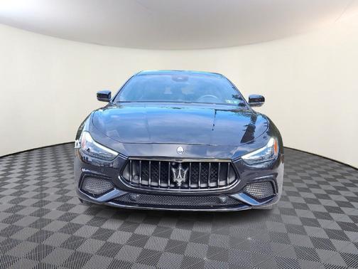 Nero Ribelle Metallic 2022 Maserati Ghibli Modena Q4