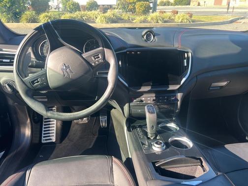 2022 Maserati Ghibli Modena Q4