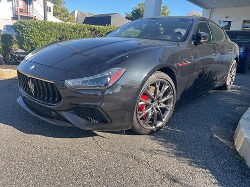 2022 Maserati Ghibli Modena Q4