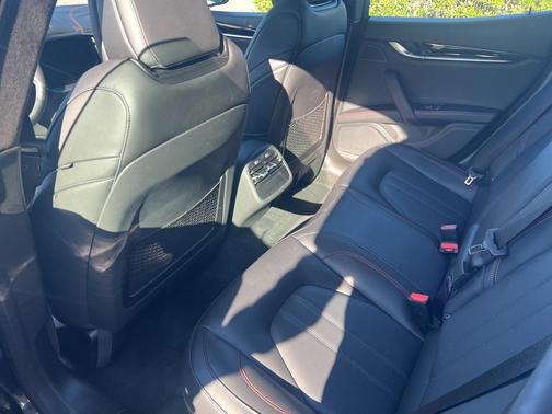 2022 Maserati Ghibli Modena Q4