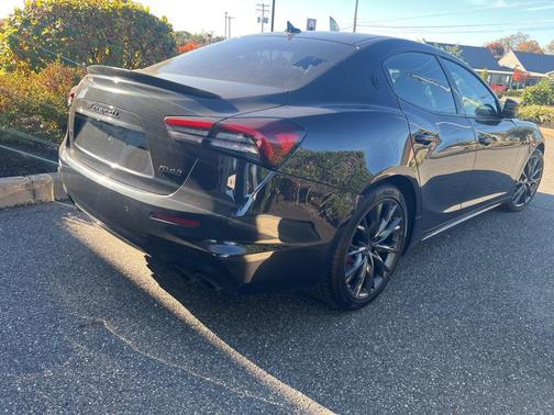 2022 Maserati Ghibli Modena Q4