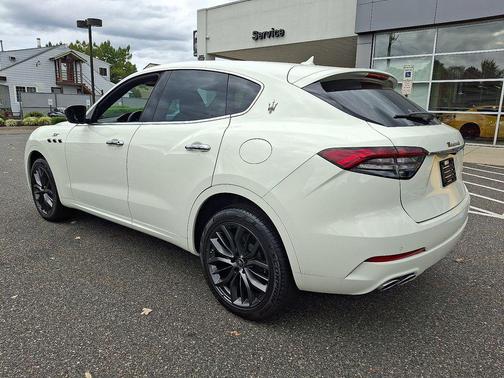Bianco 2024 Maserati Levante GT Ultima