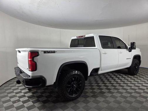 Summit White 2025 Chevrolet Silverado 2500 LT