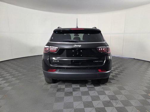 Diamond Black Crystal Pearlcoat 2026 Jeep Compass Limited