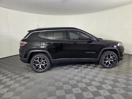 Diamond Black Crystal Pearlcoat 2026 Jeep Compass Limited