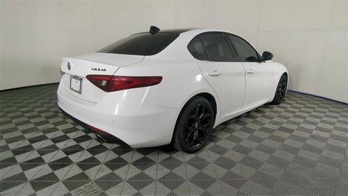 2021 Alfa Romeo Giulia Base