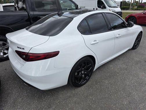 2021 Alfa Romeo Giulia Base