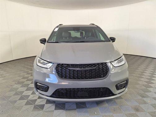 2025 Chrysler Pacifica Hybrid Premium S Appearance Pkg