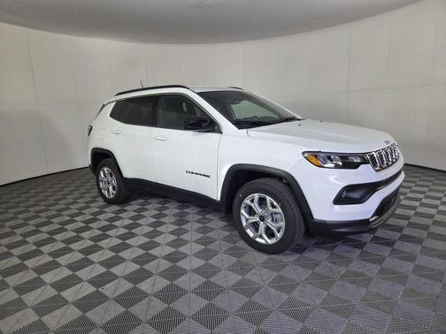 Bright White Clearcoat 2026 Jeep Compass Latitude