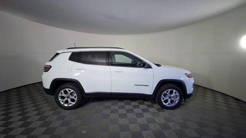 Bright White Clearcoat 2026 Jeep Compass Latitude