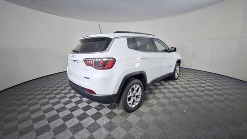 Bright White Clearcoat 2026 Jeep Compass Latitude