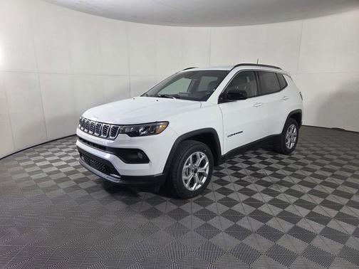 Bright White Clearcoat 2026 Jeep Compass Latitude
