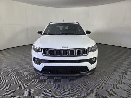 Bright White Clearcoat 2026 Jeep Compass Latitude