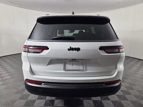 Bright White Clearcoat 2026 Jeep Grand Cherokee L Altitude