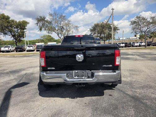 2022 RAM 3500 Tradesman Crew Cab 4x4 8' Box