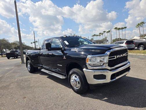 2022 RAM 3500 Tradesman Crew Cab 4x4 8' Box