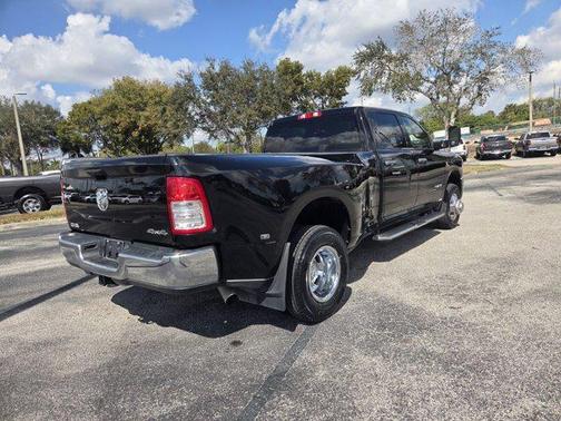 2022 RAM 3500 Tradesman Crew Cab 4x4 8' Box