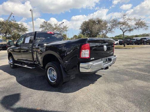 2022 RAM 3500 Tradesman Crew Cab 4x4 8' Box