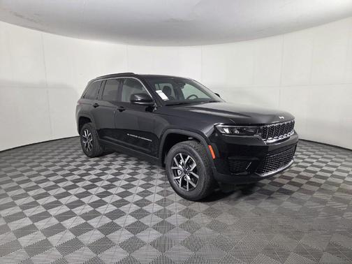 High Gloss Black 2027 Jeep Grand Cherokee Laredo
