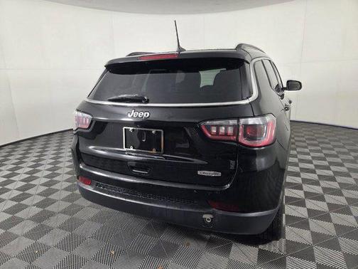 Diamond Black Crystal Pearlcoat 2019 Jeep Compass Latitude