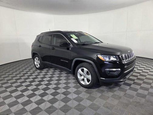 Diamond Black Crystal Pearlcoat 2019 Jeep Compass Latitude
