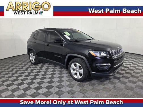 Diamond Black Crystal Pearlcoat 2019 Jeep Compass Latitude