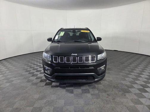 Diamond Black Crystal Pearlcoat 2019 Jeep Compass Latitude