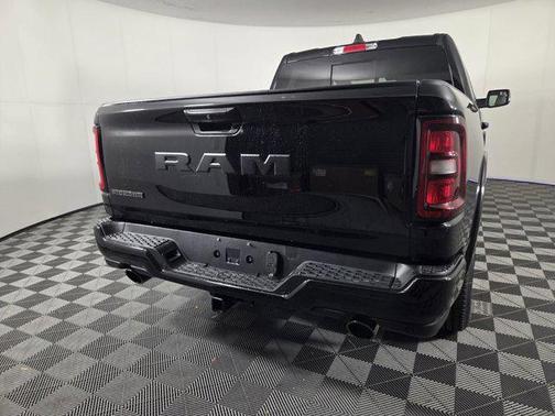 Diamond Black Crystal Pearlcoat 2026 RAM 1500 Big Horn/Lone Star