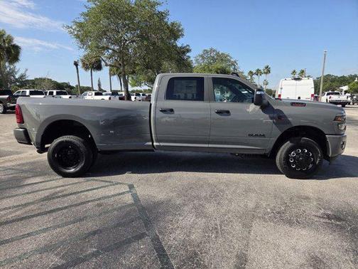 Ceramic Gray Clearcoat 2026 RAM 3500 Big Horn Crew Cab 4x4 8' Box