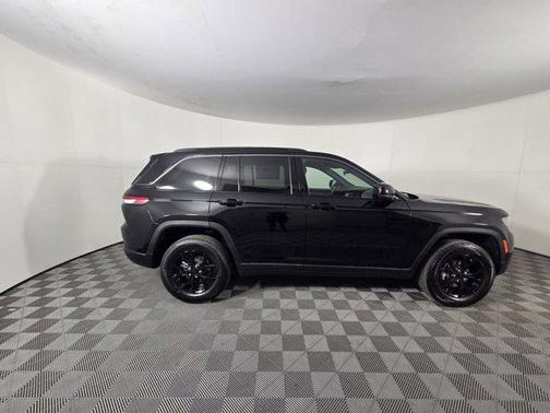 2026 Jeep Grand Cherokee Altitude