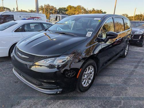 2023 Chrysler Voyager LX