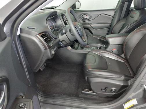 Granite Crystal Metallic Clearcoat 2020 Jeep Cherokee Trailhawk