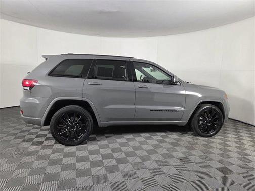 2022 Jeep Grand Cherokee Laredo