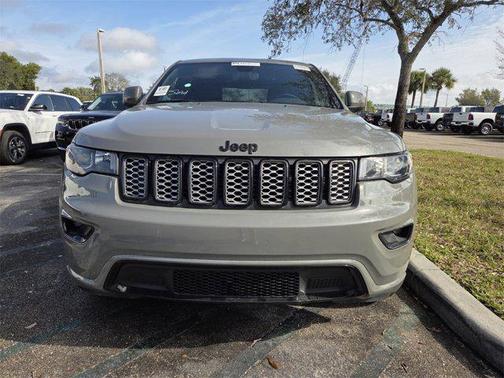 2022 Jeep Grand Cherokee Laredo