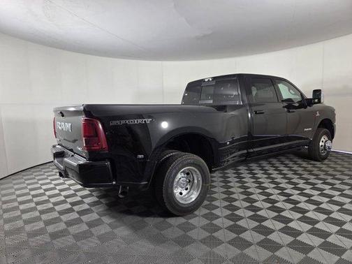 2026 RAM 3500 Laramie Crew Cab 4x4 8' Box