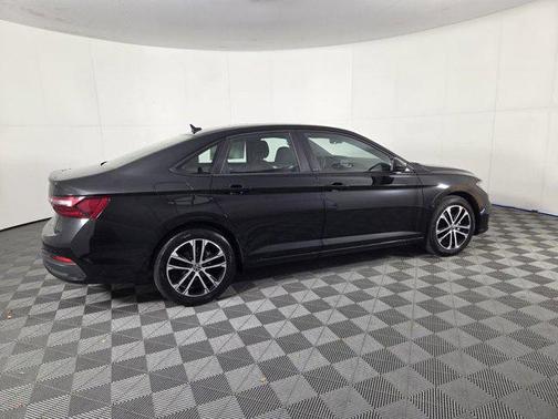 Deep Black Pearl 2025 Volkswagen Jetta 1.5T Sport