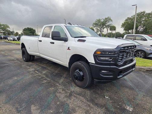 Bright White Clearcoat 2025 RAM 3500 Tradesman Crew Cab 4x4 8' Box