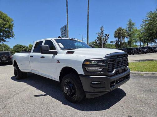 Bright White Clearcoat 2025 RAM 3500 Tradesman Crew Cab 4x4 8' Box