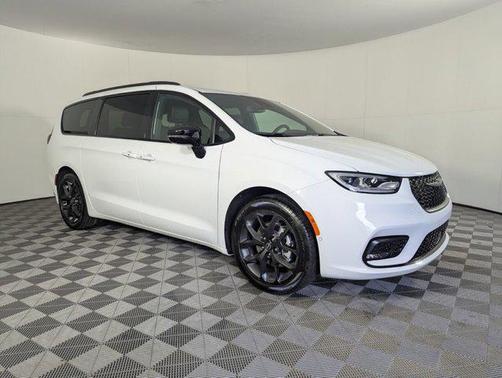 2026 Chrysler Pacifica L