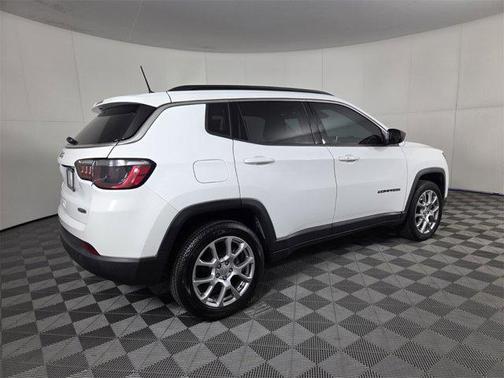 2022 Jeep Compass Latitude Lux