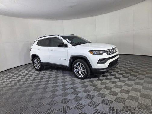 2022 Jeep Compass Latitude Lux