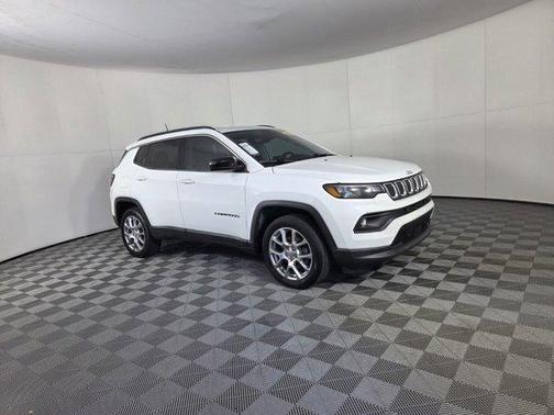 2022 Jeep Compass Latitude Lux